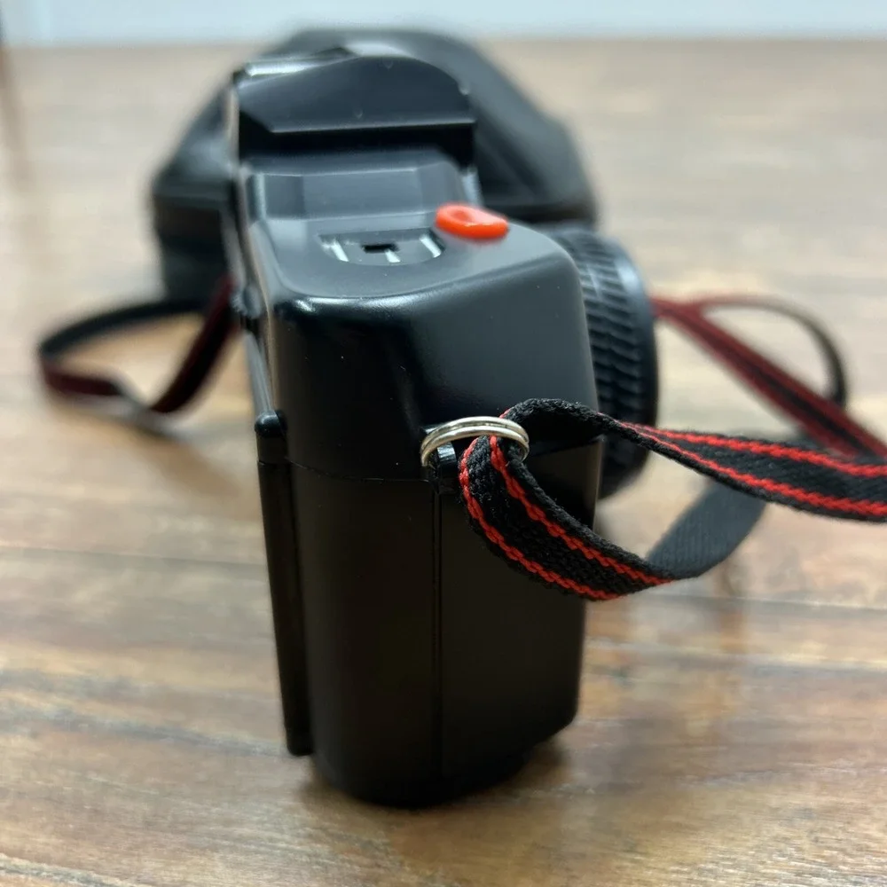 Excel Deluxe-I 35MM Film Camera with Strap And Original‎ Case Untested